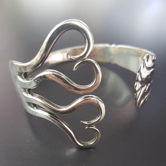 Vintage Silver Cuff Bracelet. - Picture 2 of 8